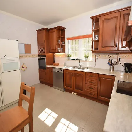Luxurious In Caldas Da Rainha With Pool, Cleaning Included 빌라 살리어드마토스